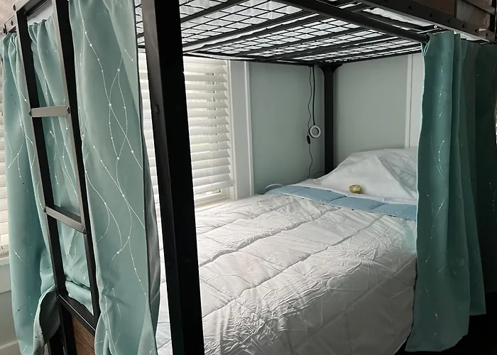Mycrib Houston Hostel
