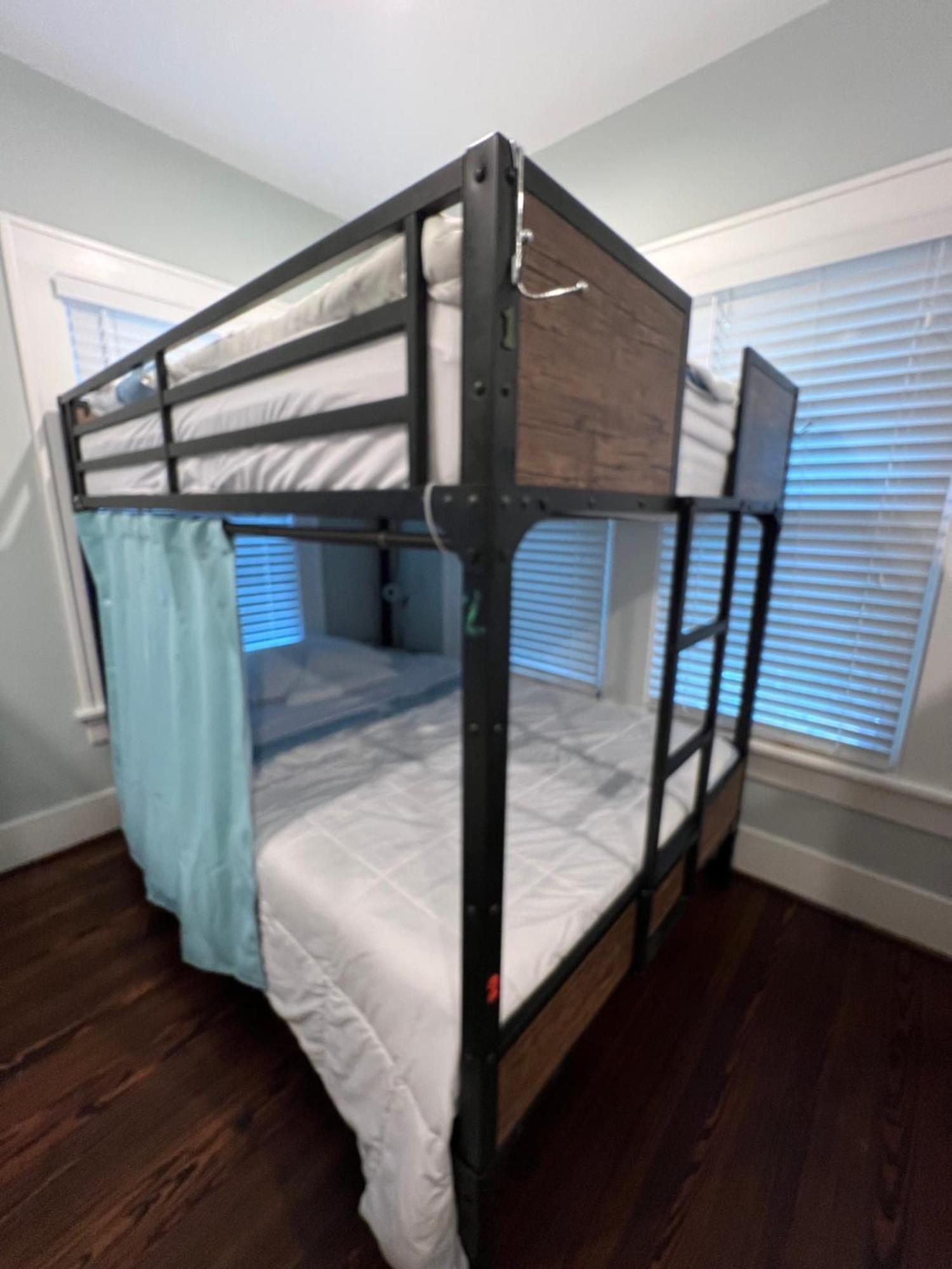 Mycrib Hostel Houston
